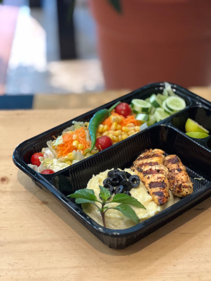 تصویر  مرغ و پوره سیب زمینی